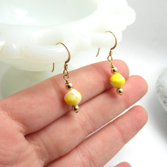 Uranium glass bead earrings - Picture 15 of 16